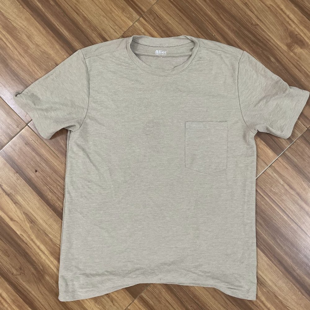 Tee sand color with pocket size L (old condition)